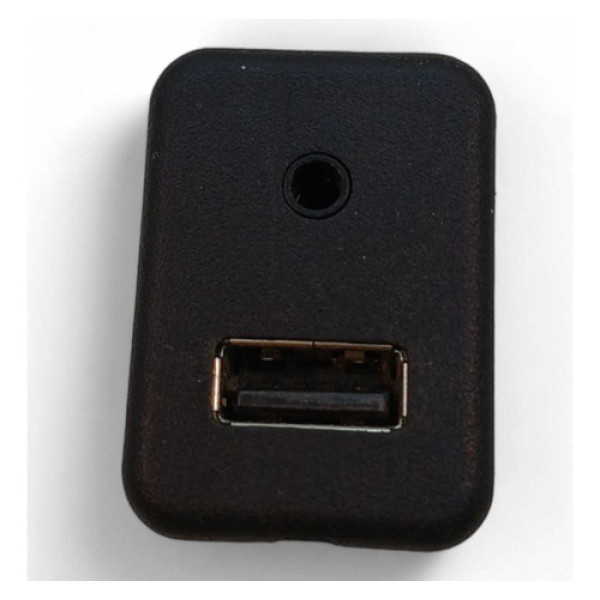 Tomada Usb E Entrada Auxiliar Camaro Ss 2011/2022 Pn25832462