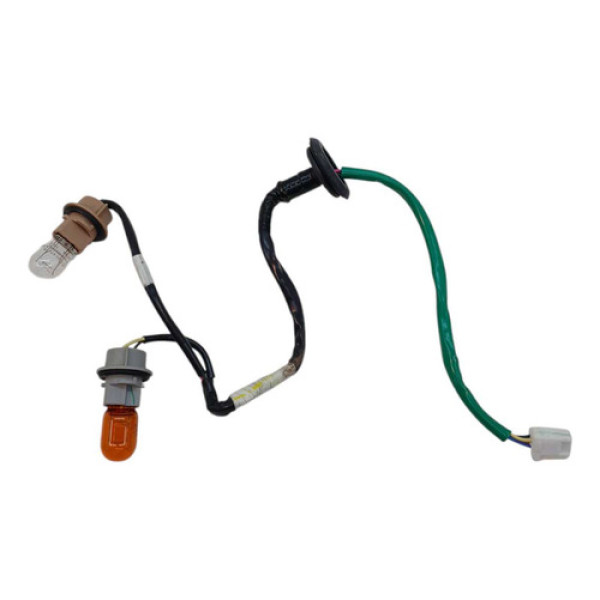 Chicote Lanterna Traseira Esquerda Toyota Yaris 2025 